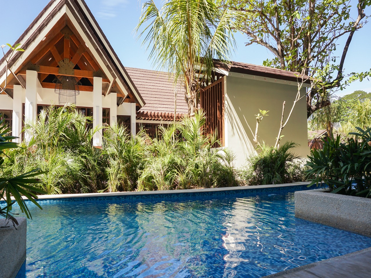 Deluxe Swim-Up - Main