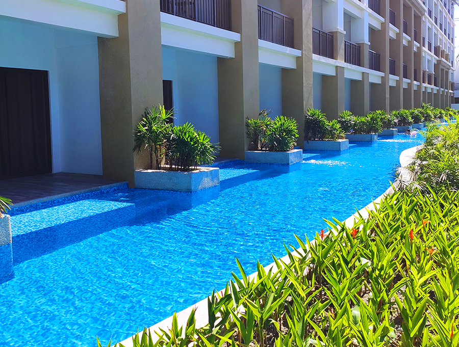 Deluxe Swim-Up - Pool