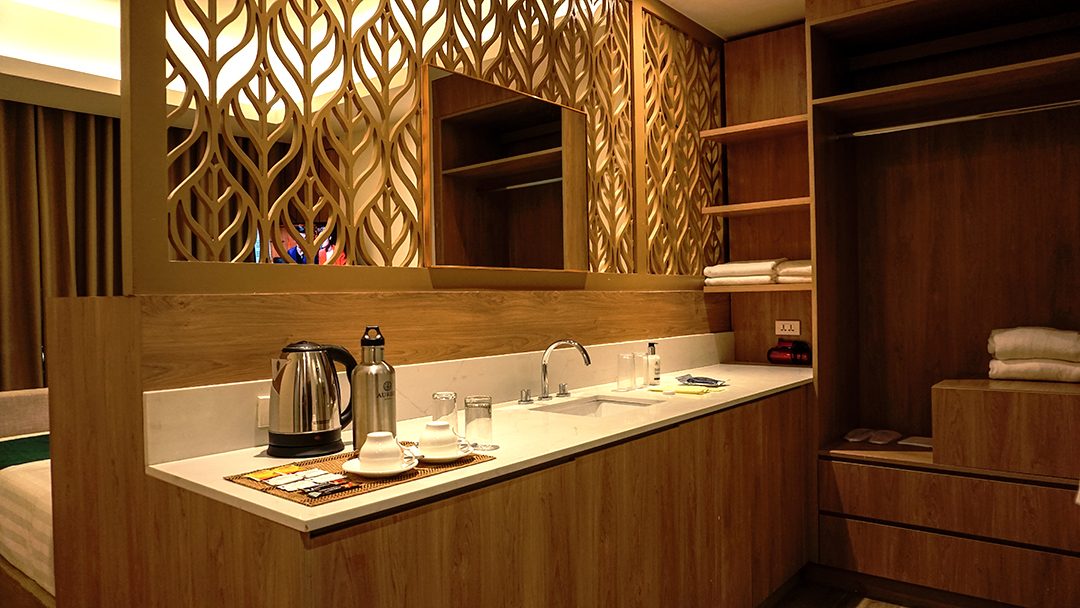 Deluxe Swim-Up - Detail