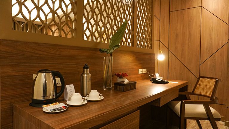 Family Swim-Up - Interior