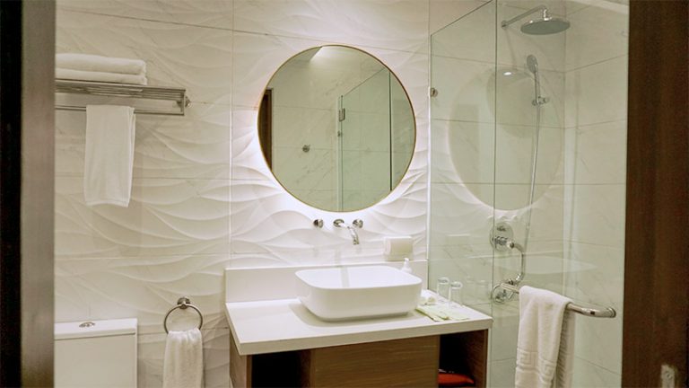 Family Swim-Up - Pool